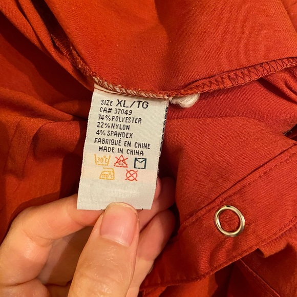 MARIE CLAIRE X-large sleeveless button up. Outdoors and hiking style. - Picture 10 of 11